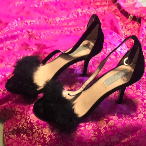 Heels - Picture 2 of 3